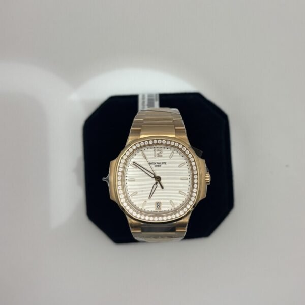 Patek Philippe Nautilus 7118/1200R‑001 – 35.2 mm Rose Gold with Diamond Bezel