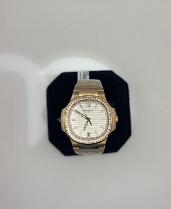 Patek Philippe Nautilus 7118/1200R‑001 – 35.2 mm Rose Gold with Diamond Bezel